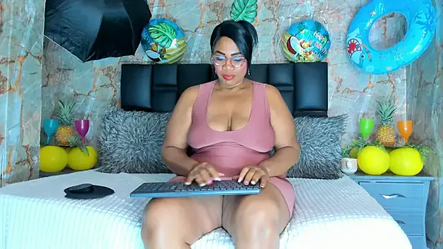 NANA_7 – webcam model profile photo Image 9