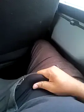 roouse – webcam model profile photo Image 12