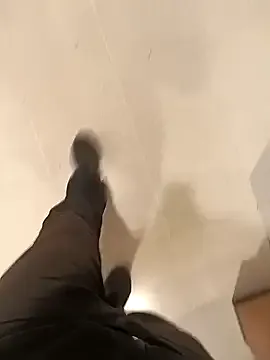 roouse – webcam model profile photo Image 3