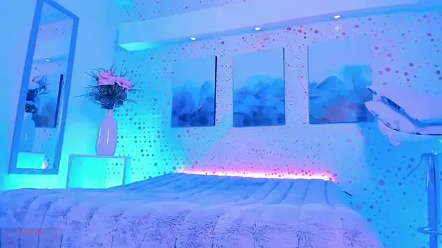 Luna_Samosienko – webcam model profile photo Image 10