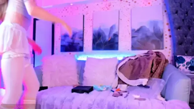 Luna_Samosienko – webcam model profile photo Image 4