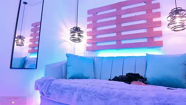 Luna_Samosienko – webcam model profile photo Image 8