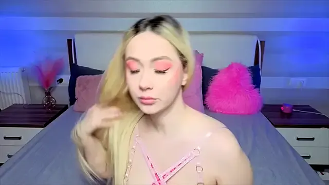 _Alicee_1 – webcam model profile photo Image 12