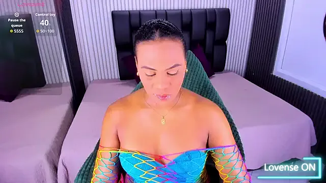 Awesomelusty – webcam model profile photo Image 12