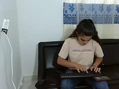 Megu_Melon – webcam model profile photo Image 8