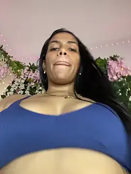 MilaDelays – webcam model profile photo Image 5