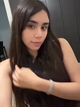 841_yayoi cam model Image 3