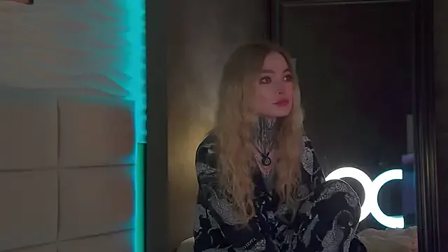 RollDolls – webcam model profile photo Image 16