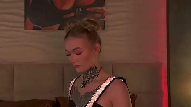 RollDolls – webcam model profile photo Image 6