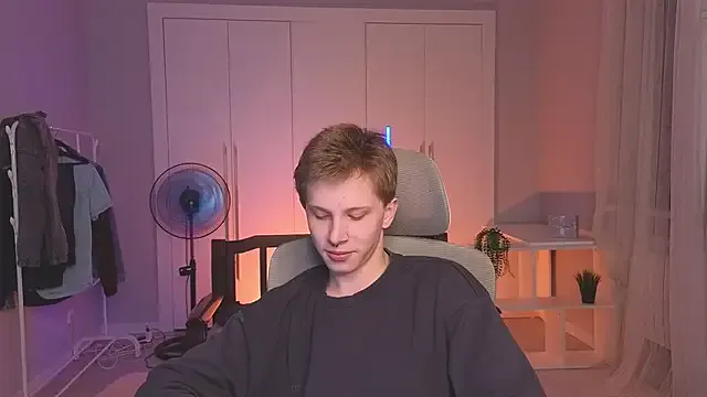 hiroada – webcam model profile photo Image 5