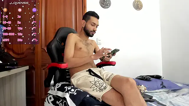  – webcam model profile photo Image 17