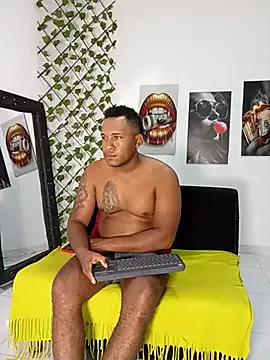 roouse – webcam model profile photo Image 14
