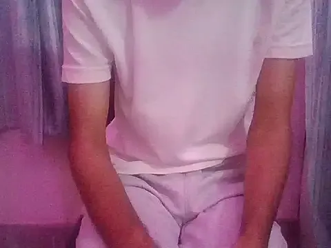  – webcam model profile photo Image 4