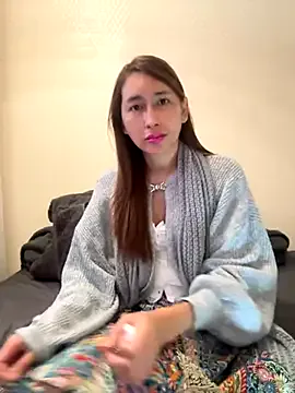 _Alicee_1 – webcam model profile photo Image 4