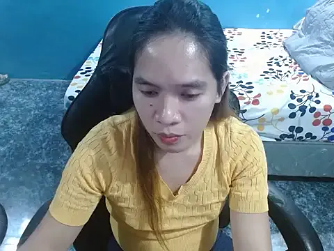 roouse – webcam model profile photo Image 12