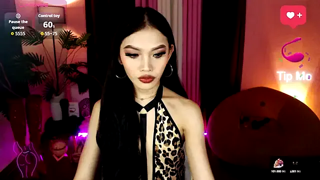 zui_lu – webcam model profile photo Image 10