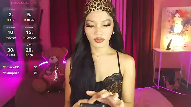 zui_lu – webcam model profile photo Image 4