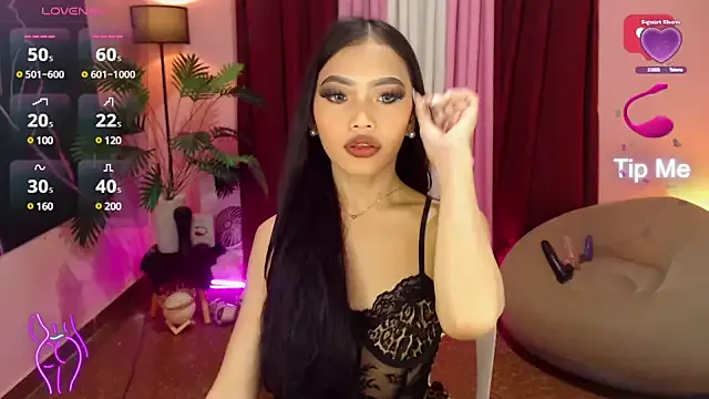 zui_lu – webcam model profile photo Image 7