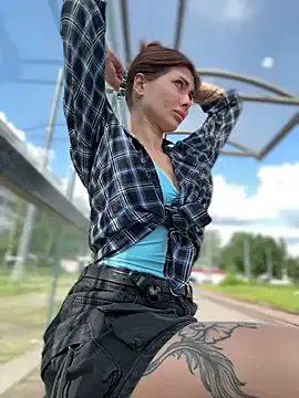 hina_porn – webcam model profile photo Image 3