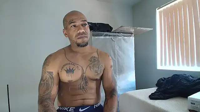 roouse – webcam model profile photo Image 15