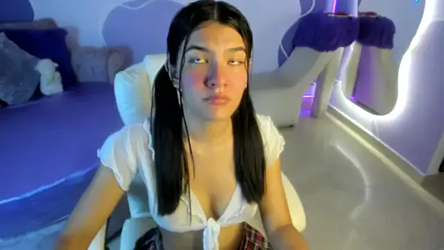 school_ch – webcam model profile photo Image 12