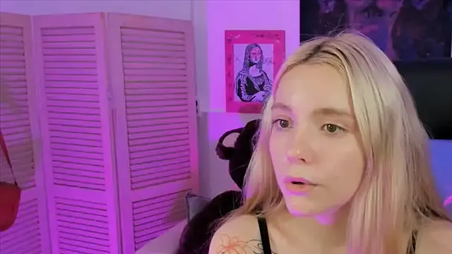  – webcam model profile photo Image 6