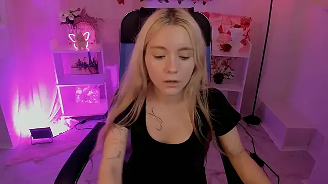  – webcam model profile photo Image 9