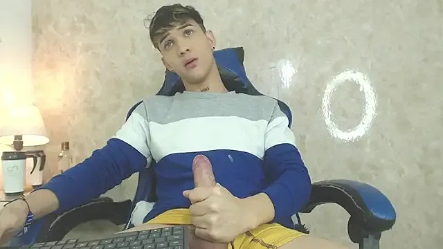  – webcam model profile photo Image 18