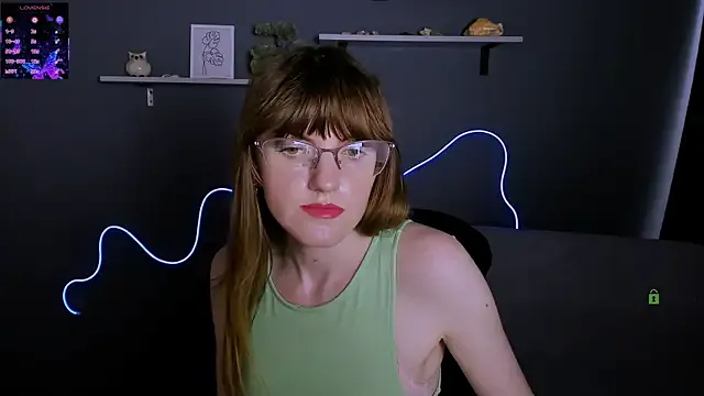 roouse – webcam model profile photo Image 4
