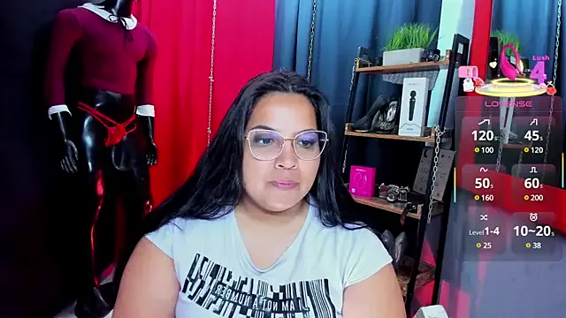 BellaDiNatale – webcam model profile photo Image 2