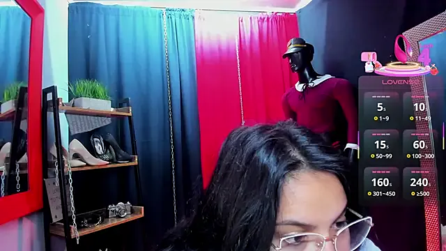 BellaDiNatale – webcam model profile photo Image 4