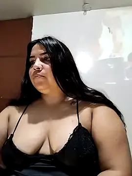 BellaDiNatale – webcam model profile photo Image 7