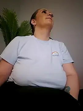 AvaLloyd – webcam model profile photo
