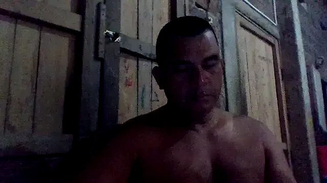 roouse – webcam model profile photo Image 6