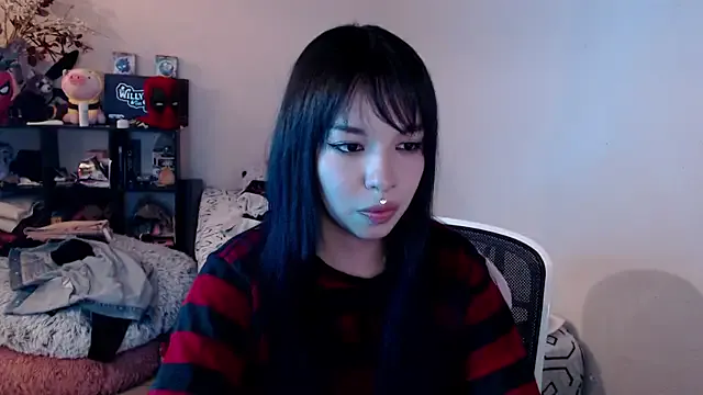 roouse – webcam model profile photo Image 10