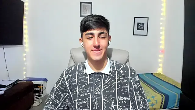 PumaShyXD – webcam model profile photo Image 16