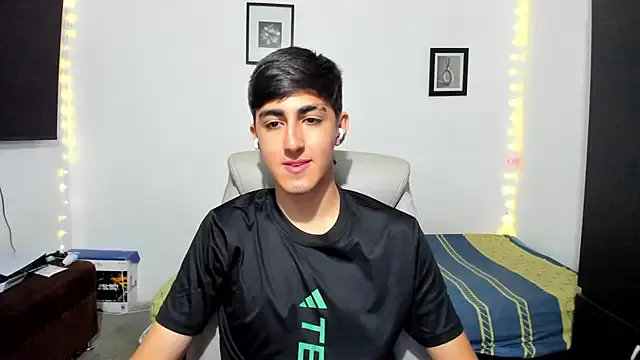 PumaShyXD – webcam model profile photo Image 4