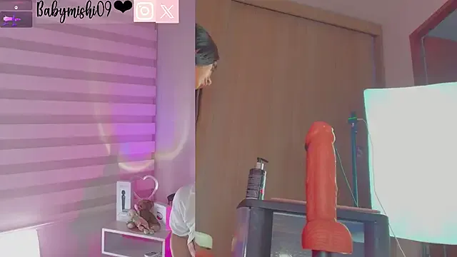 NaiaCollins – webcam model profile photo Image 3