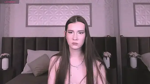 hina_porn – webcam model profile photo Image 3