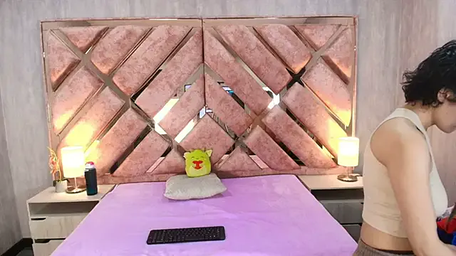 ManuRouse – webcam model profile photo Image 3