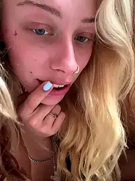 AdelleHayes – webcam model profile photo Image 4