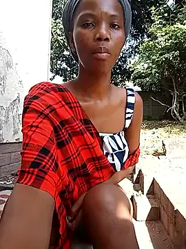 roouse – webcam model profile photo Image 10