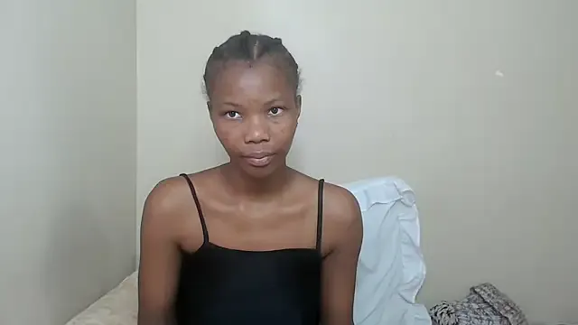 roouse – webcam model profile photo Image 2