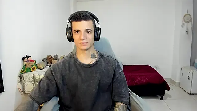 roouse – webcam model profile photo Image 10