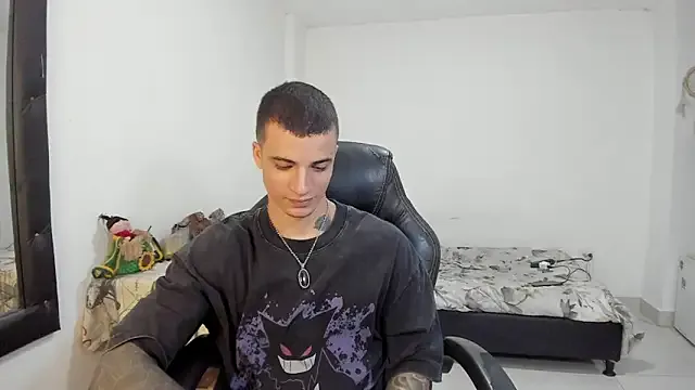 roouse – webcam model profile photo Image 14