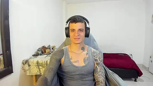 roouse – webcam model profile photo Image 18