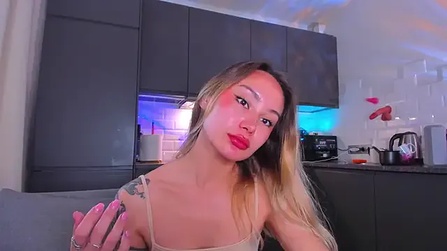  – webcam model profile photo Image 4