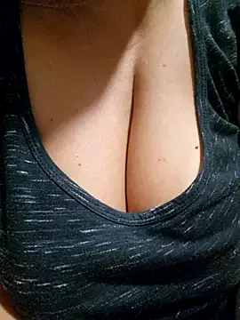  – webcam model profile photo Image 16