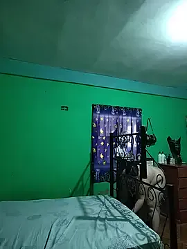 roouse – webcam model profile photo Image 16