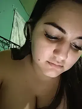 roouse – webcam model profile photo Image 4